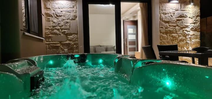 Villy Luxury Home 1 Agia  エクステリア 写真